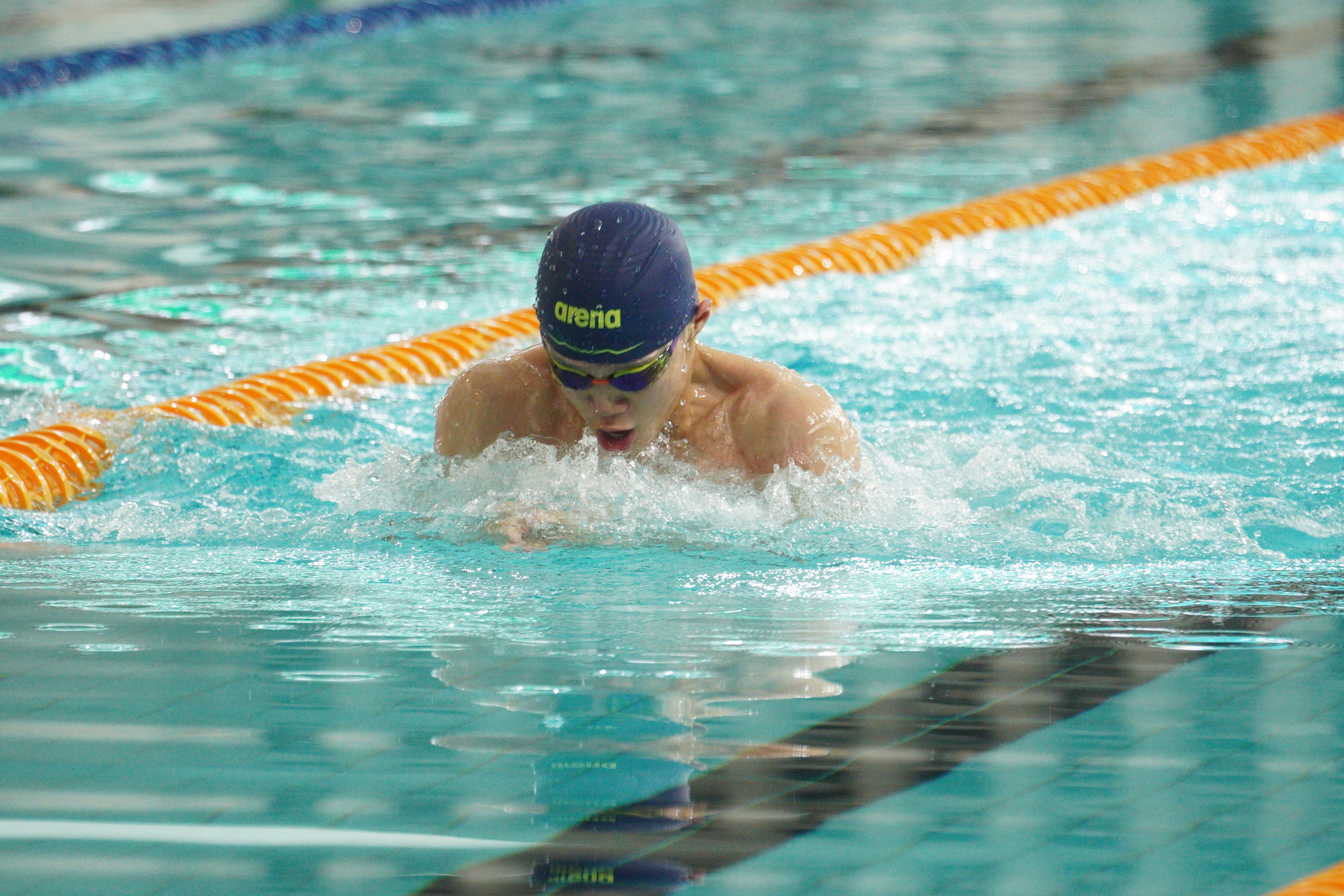 3 林志聰在50米蛙泳用了28秒89的時間觸池奪冠.JPG